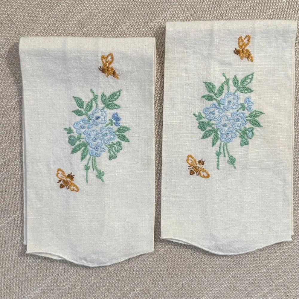 Vintage Embroidered Floral Linen Tea Towels - Napkins Scalloped Edge